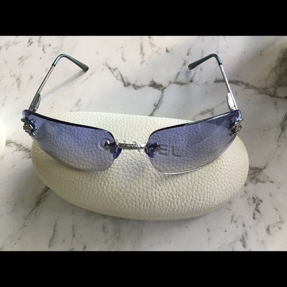 Vintage blue CHANEL SUNGLASSES - Picture 3 of 4